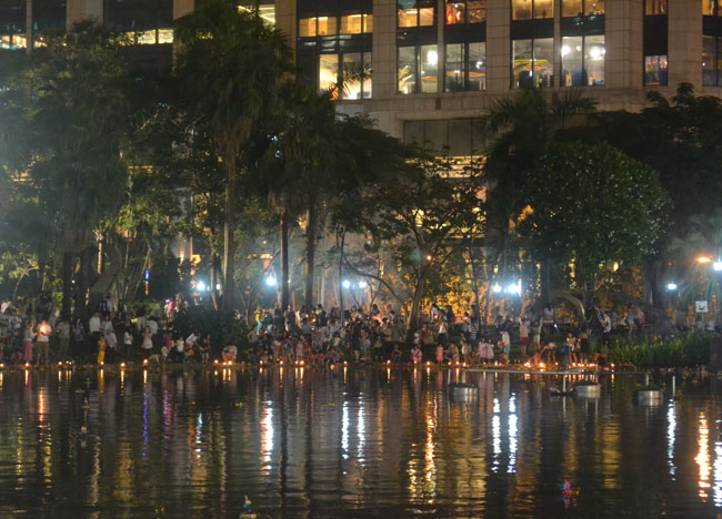Loy Krathong Festival Loy Krathong Festival, Benjasiri Park in Sukhumvit Queens Park, Bangkok