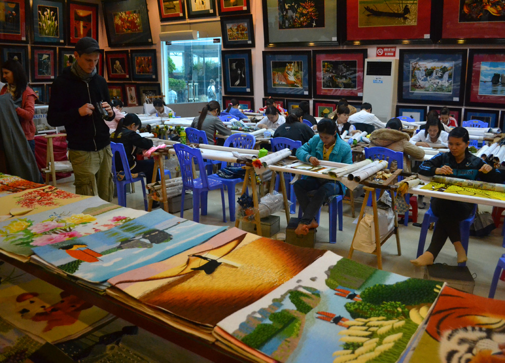 Stop at Local Artwork, Best Halong Bay Overnight Cruise Tours from Hanoi